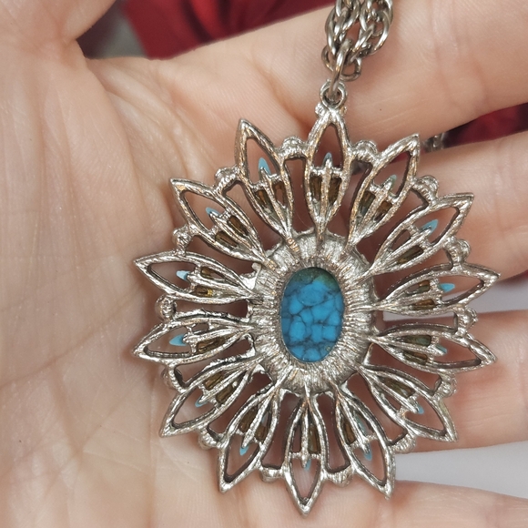 Vintage Faux Turquoise & Silver Point Flower Petal Pendant Necklace - Picture 2 of 10
